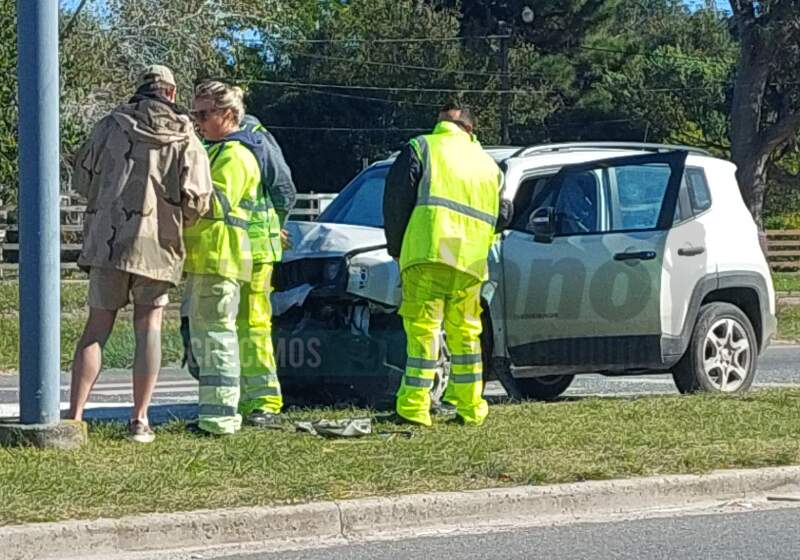 Fue a la altura de la avenida Marsella, en el semáforo peatonal. No se registraron heridos de gravedad. 