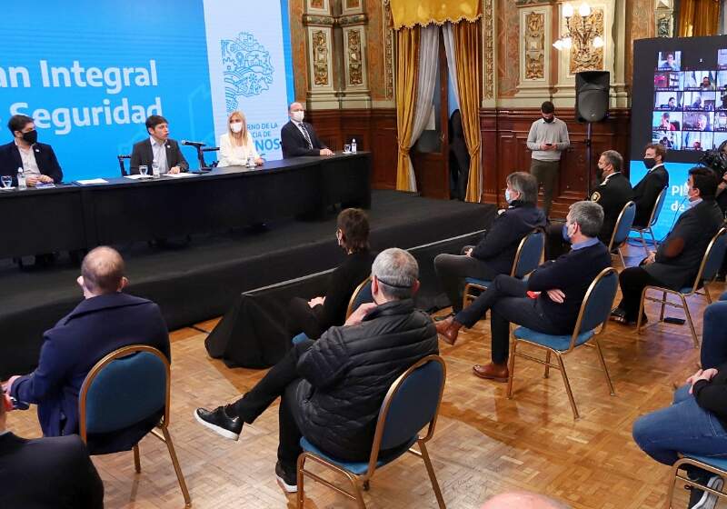 Con esta decisión "comienza una equiparación del salario con el de la Policía Federal Argentina", aseguró el gobernador desde la Casa de Gobierno. 