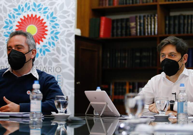 El gobernador de la Provincia de Buenos Aires, Axel Kicillof, el incremento en el programas de becas y la creación de un espacio de debate para las problemáticas juveniles.