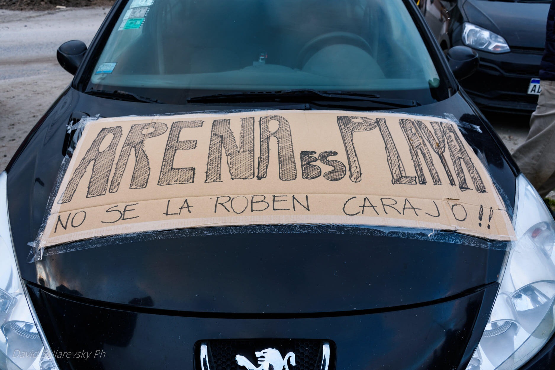 Un centenar de vehículos se manifestaron en contra del gobierno y pidieron que Paredi “escuche”