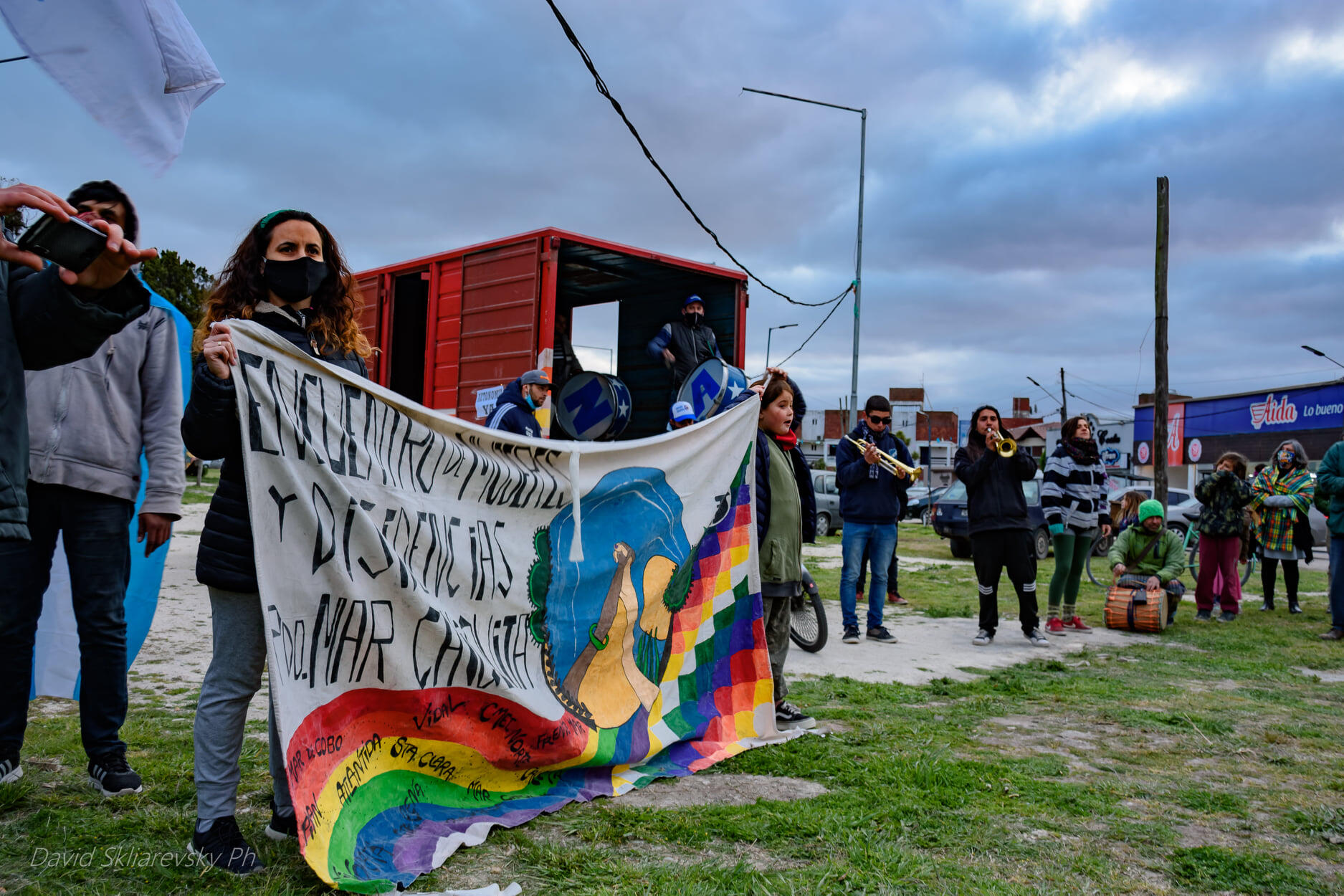 Un centenar de vehículos se manifestaron en contra del gobierno y pidieron que Paredi “escuche”