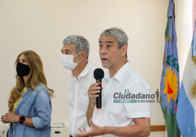 En un acto llevado a cabo en la ciudad de Villa Gesell, el ministro Jorge Ferraresi, firmó junto a los intendentes convenios del Fondo Nacional de la Vivienda.