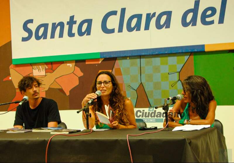 La presentación se realizó en el Centro Cultural de Santa Clara del Mar donde los escritores Natalia Bericat, Juan y Cecilia Solá le dieron voz y sentimiento a sus textos.