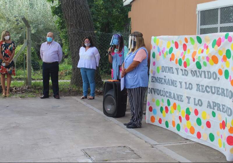 El intendente, Jorge Paredi y funcionarios del Gobierno participaron del acto de inicio del ciclo lectivo 2021 en el Jardín 907 de Coronel Vidal.