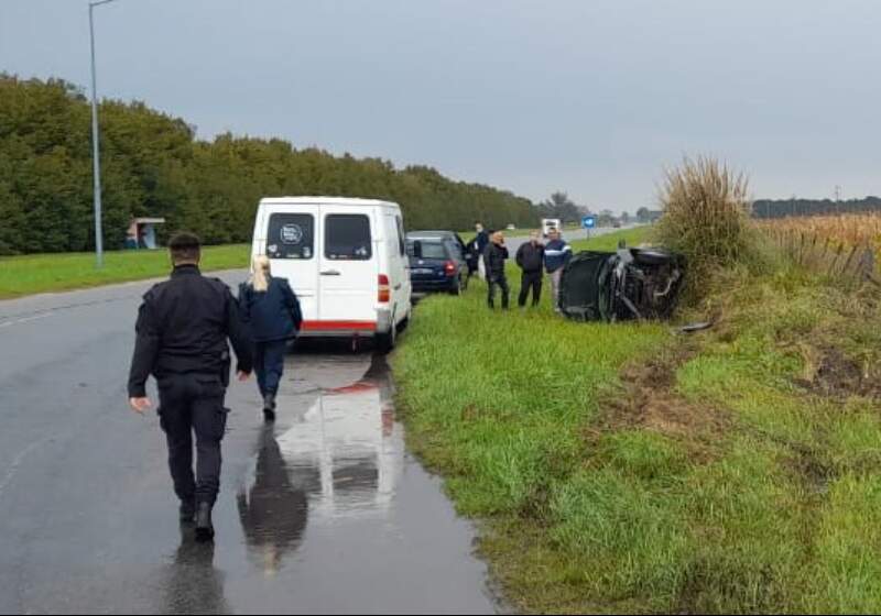 Ocurrió este lunes en el km 494 de la autovía que une Mar del Plata con Mar Chiquita. El vehículo era conducido por un hombre de 74 años que salió ileso.