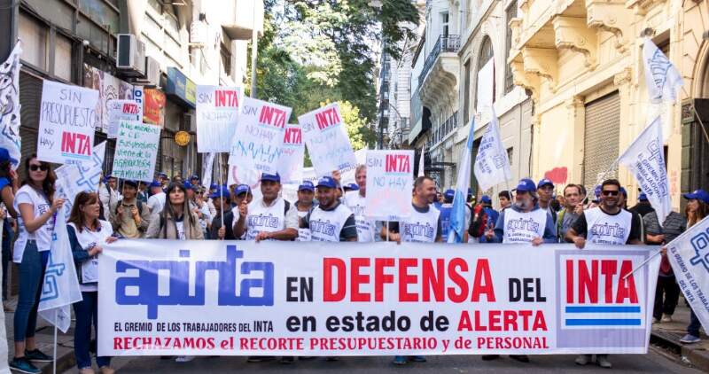 Freno a despidos y cierre de estaciones experimentales