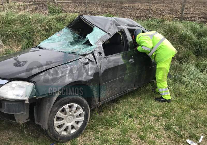 Una mujer que circulaba en sentido Mar del Plata - Mar Chiquita perdió el control de su auto y despistó en cercanías a Camet Norte.
