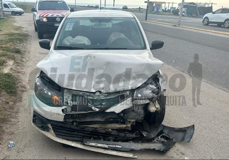 Ocurrió este jueves por la mañana en el semáforo de la Autovía y la avenida Colón, en Santa Elena. Uno de los vehículos, habría cruzado en rojo. 