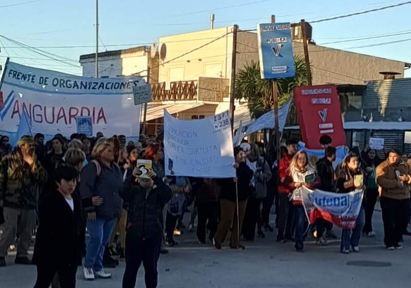 Concurrida marcha en Santa Clara en defensa de la universidad pública