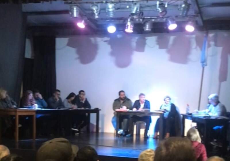 Además, este jueves en le Cine Teatro de Santa Clara, se convalidó el exceso en $211 millones y se giró a comisión el polémico expediente de adjudicación de viviendas. 