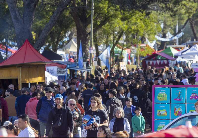 El evento, en su octava edición, alcanzó números récord con la participación de 30 puestos gastronómicos y 70 artesanales.