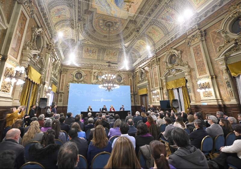 El intendente de Mar Chiquita, Walter Wischnivetzky, participó del acto encabezado por el gobernador Axel Kicillof en Casa de Gobierno.