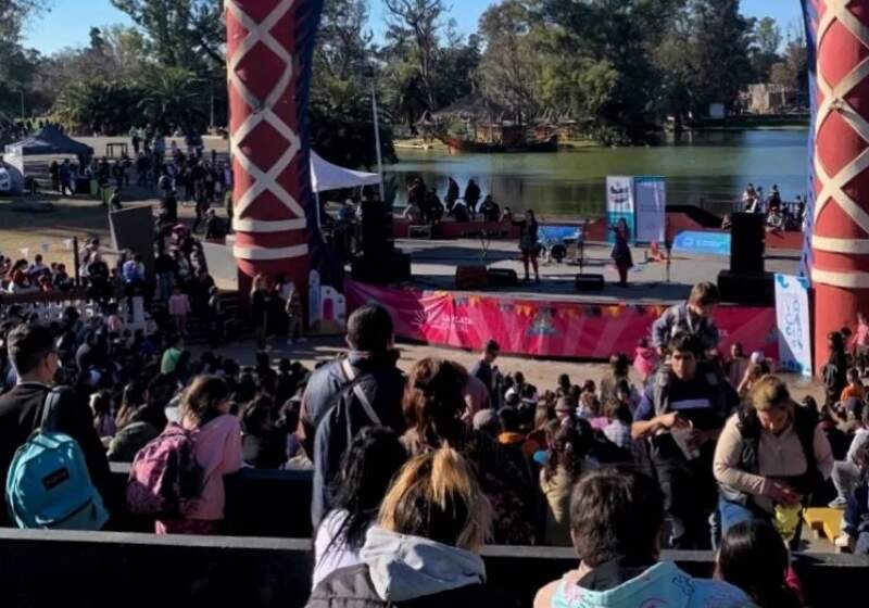 "Una propuesta dedicada al esparcimiento, la educación y la diversión, para que niños y niñas disfruten del turismo", destacaron.