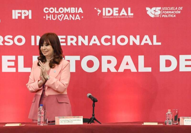 La ex presidenta destacó en México la postura histórica de ese país que es "reconocer soberanía política y libertad".
