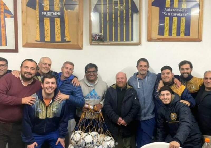 El intendente pasó por Belgrano y Arbolito de Vidal, y Defensores de Vivoratá, donde además entregó pelotas de fútbol.