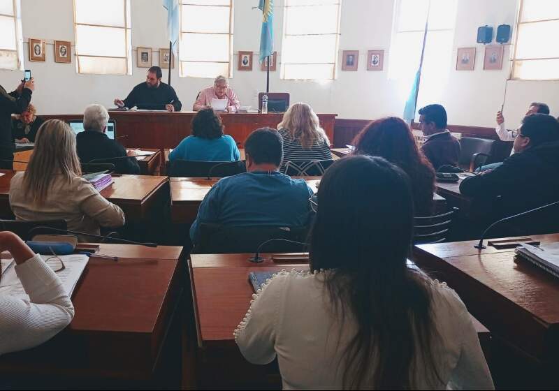 Buscan aprobar el uso de casas prefabricadas y contenedores marítimos; la adjudicación de lotes a una empresa y habrá dos ediles suplentes en el oficialismo. 