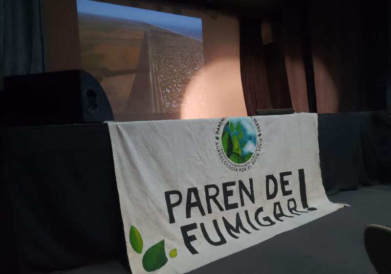 Este fin de semana se acercaron vecinos al cine teatro de Santa Clara para ver la película, escuchar a su director y volver a poner en agenda una protesta que pide ser escuchada