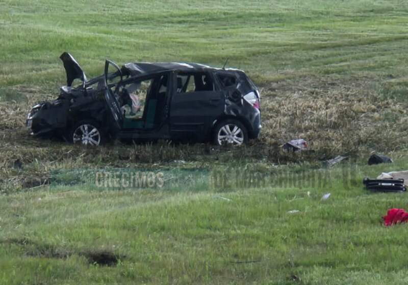Una mujer de 65 años falleció tras el despiste del vehículo. La conductora se encuentra internada y otros dos acompañantes están fuera de peligro.