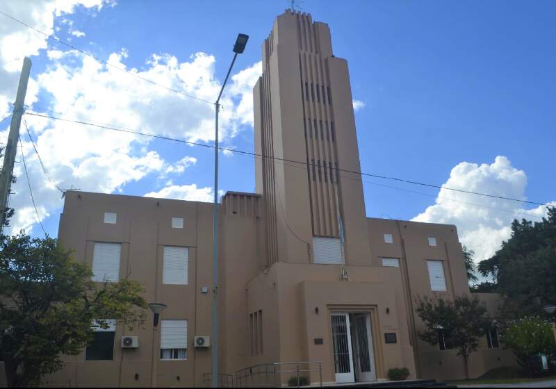 Regula el uso, ocupación, subdivisión y equipamiento del suelo. Además, prevé la preservación de los ámbitos arquitectónicos. paisajísticos y ambientales.