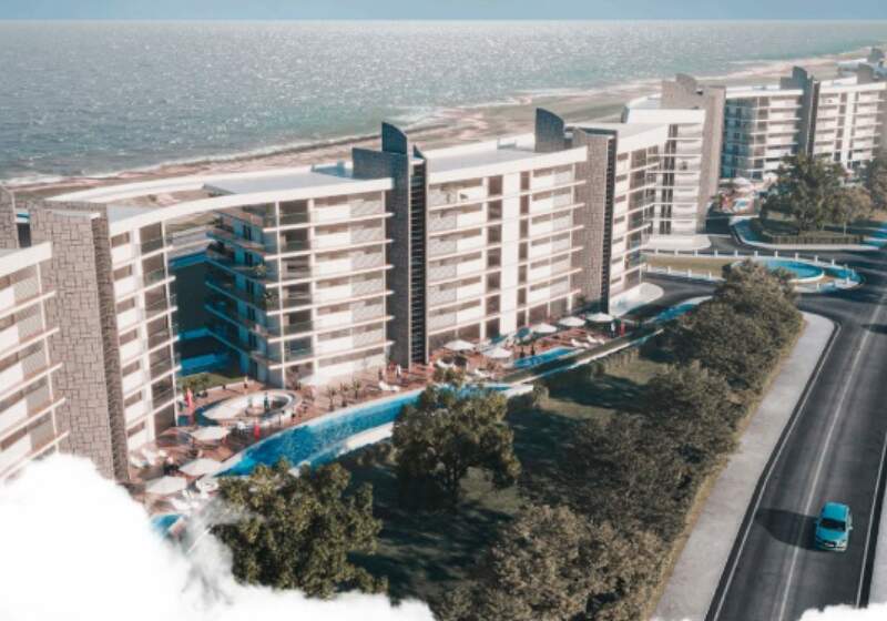 Ubicado en Playa Dorada, el proyecto inmobiliario de Arenas del Norte S.A., promete “Playa Exclusiva” y un edificio de 18 metros de altura frente al mar.