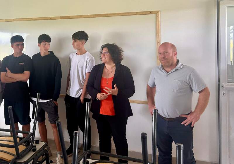 El intendente Walter Wischnivetzky y los alumnos y alumnas recorrieron los espacios que comenzarán a utilizarse a partir del próximo ciclo lectivo.