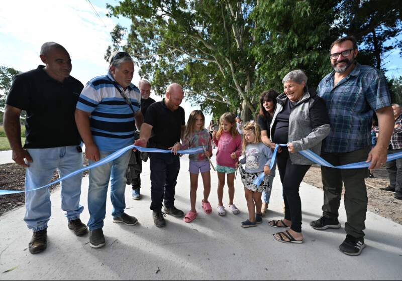 El intendente de Mar Chiquita, Walter Wischnivetzky, encabezó el acto de apertura.