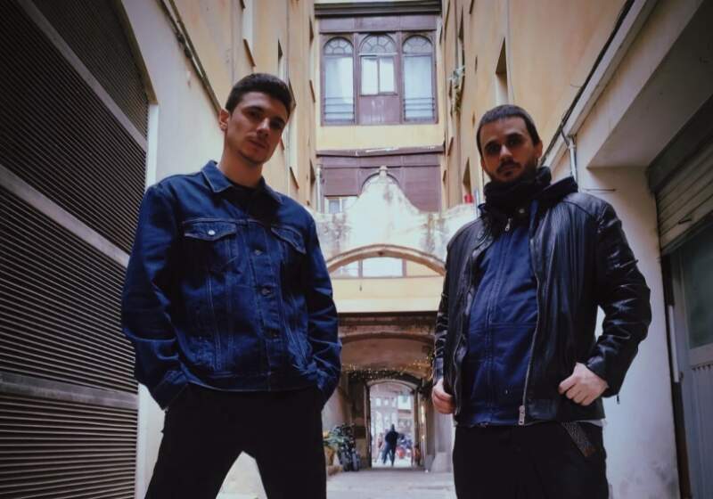 Una fusión entre el rock, el flamenco, Barcelona, el café, y la madrugada.