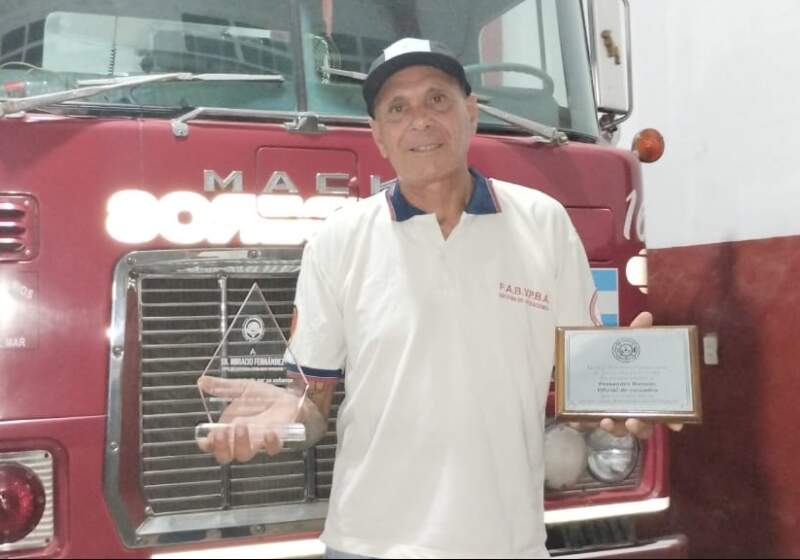 El Jefe de bomberos, Horacio Fernández; Suboficial Mayor, Daniel Rodríguez; y Suboficial, Iván De Almeida, recibieron distinciones de la Institución y el municipio.