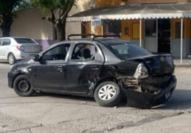 Ocurrió durante la madrugada del sábado en el centro de la ciudad. Habían participado de un acto en Las Flores.