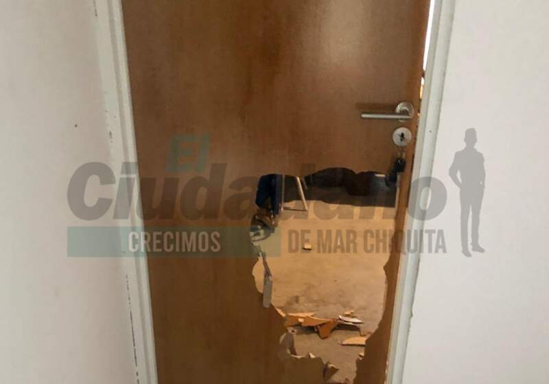 Los delincuentes rompieron alambrados, puertas y portones. No hay detenidos. Los delincuentes rompieron alambrados, puertas y portones. No hay detenidos.