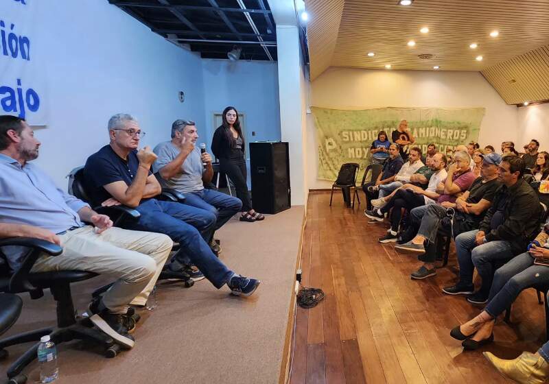 Los jefes Comunales de Villa Gesell, Balcarce y Tandil, entre otros, pidieron el desdoblamiento de los comicios. 