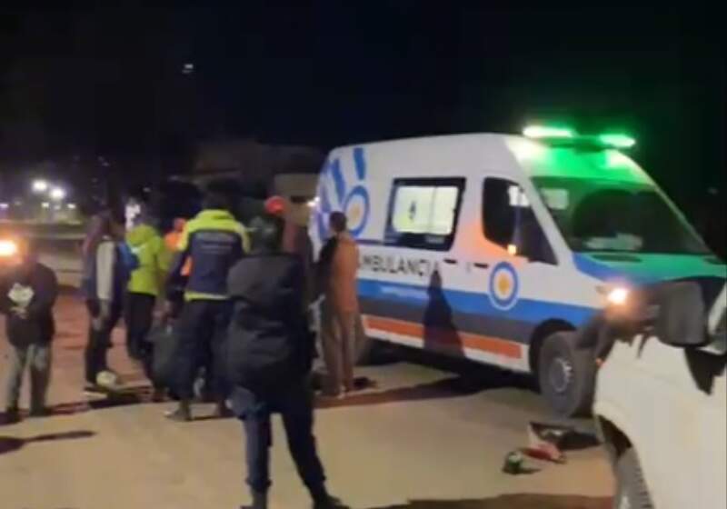Ocurrió este lunes por la noche cuando impactaron una moto y una camioneta. Interviene la Fiscalía N° 11. 