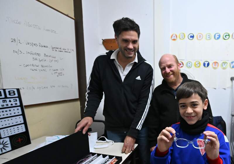 El Secretario de Salud, Ludovico Gordon, visitó establecimientos de educativos junto al intendente Walter Wischnivetzky 