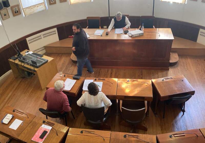 Fue en una sesión donde asumió Cristina Espinosa en la UCR y estuvo ausente Patricia Heltner de La Libertad Avanza.  