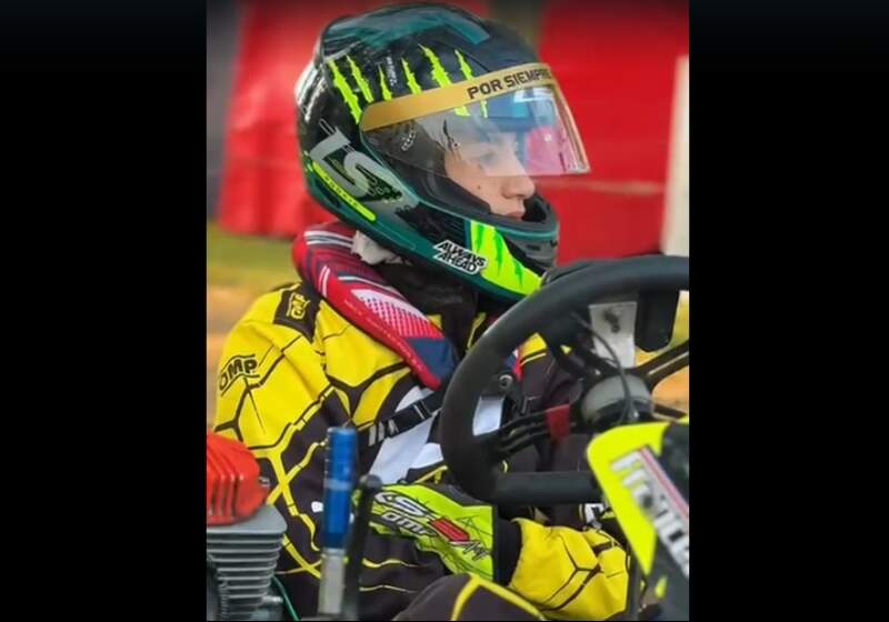 El joven piloto de Mar Chiquita demostró su habilidad y destreza al volante en la Final 2 de la Senior, logrando superar a sus rivales y cruzar la meta en primer lugar.