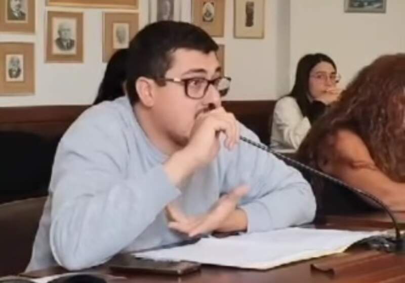 Federico Filippi solicitó al organismo que revise el nombramiento de un asesor vinculado a presuntas incompatibilidades.