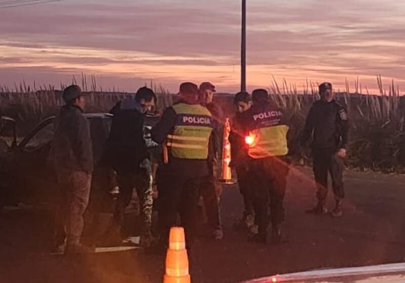 La Policía Comunal desplegó operativos en Playa Dorada, La Caleta y Mar de Cobo. Hubo incautación de marihuana, actas de tránsito y dos demorados.