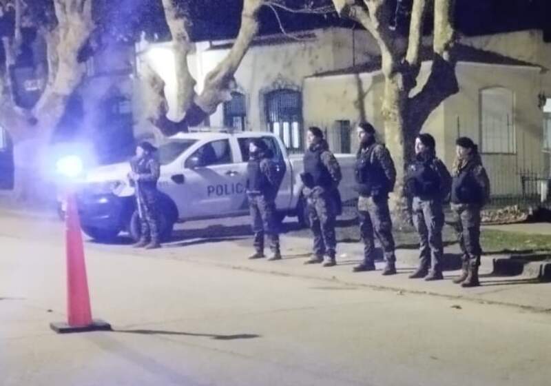 La Policía Comunal desplegó un operativo de prevención con participación de unidades especiales. Se identificaron 32 personas y se controlaron 33 vehículos.
