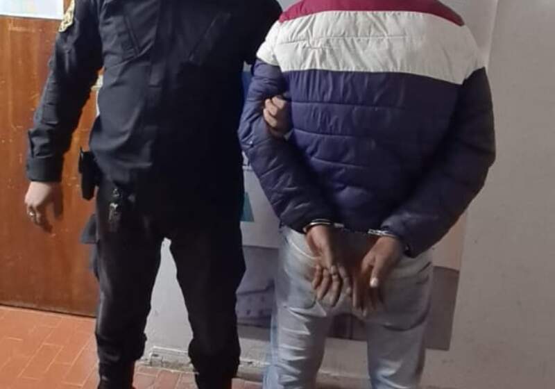 El hombre de 26 años quedó procesado por encubrimiento agravado. Lo capturaron cuando llegó en moto con el artefacto sustraído.