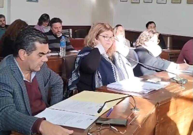 La oposición abandonó el recinto en rechazo a una nota impulsada por el oficialismo. El cuerpo deliberativo no logró continuar con el Orden del Día.