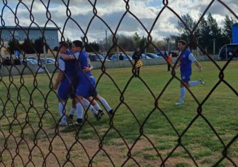 Los de Vivoratá se impusieron 2 a 1 ante Belgrano. Por el trofeo de Plata, América y Arbolito igualaron 2 a 2.