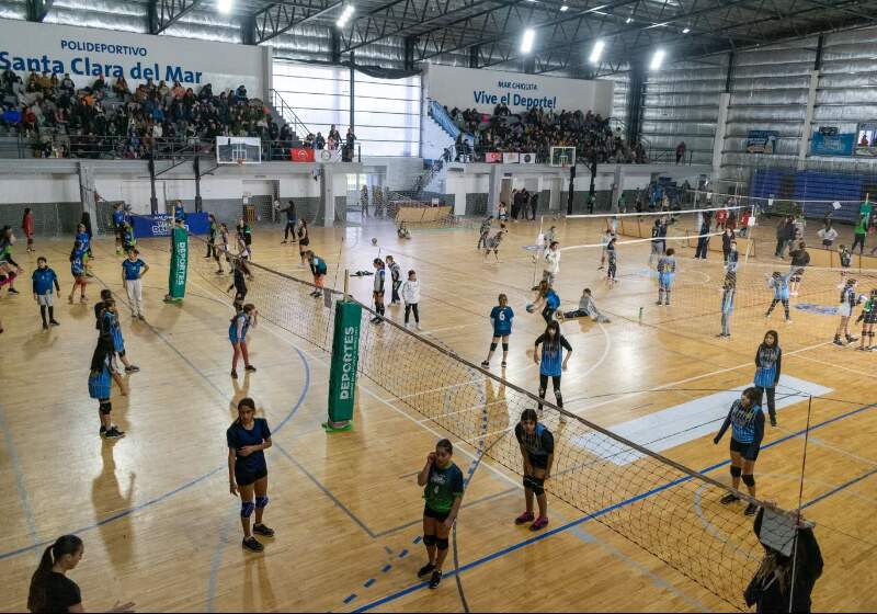 La actividad, organizada junto a la Asociación Marplatense de Voleibol, se desarrolló en el Polideportivo de Santa Clara.