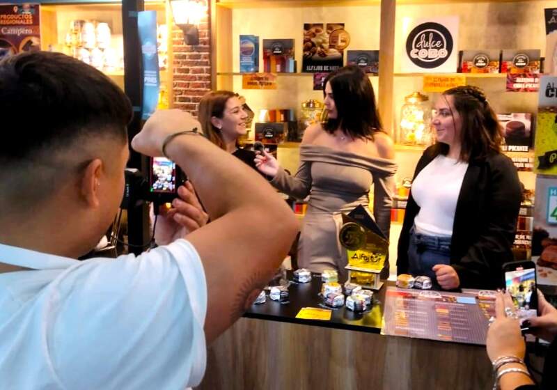 El distrito presentó su oferta turística integral en la feria gastronómica más importante del país, con degustaciones, circuitos guiados y propuestas para el receso invernal.