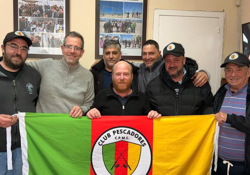 Representantes de la institución entregaron más de 500 firmas al intendente Wischnivetzky en respaldo al proyecto.