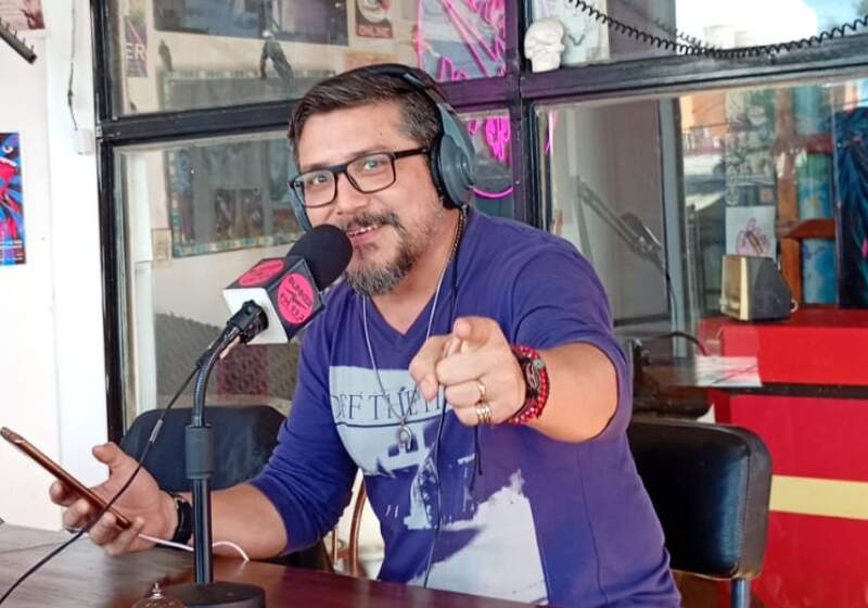 El conductor recibió el reconocimiento por su aporte a la difusión musical en el ciclo que se emite cada sábado por Radio Bunker.