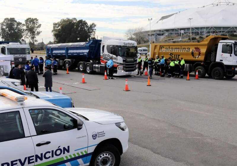 Personal de Mar Chiquita se capacitó en control de cargas junto a la provincia para reforzar la seguridad en rutas del distrito.
