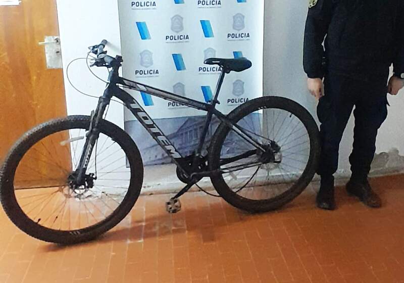 El sujeto fue interceptado en ruta 2 tras la denuncia de una joven. La causa fue caratulada como hurto por la fiscalía.