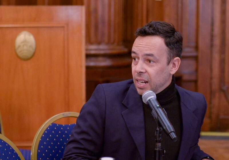 El locutor santaclarense recibirá la distinción por su libro "Señas de Radio" el 26 de agosto en el Salón San Martín.