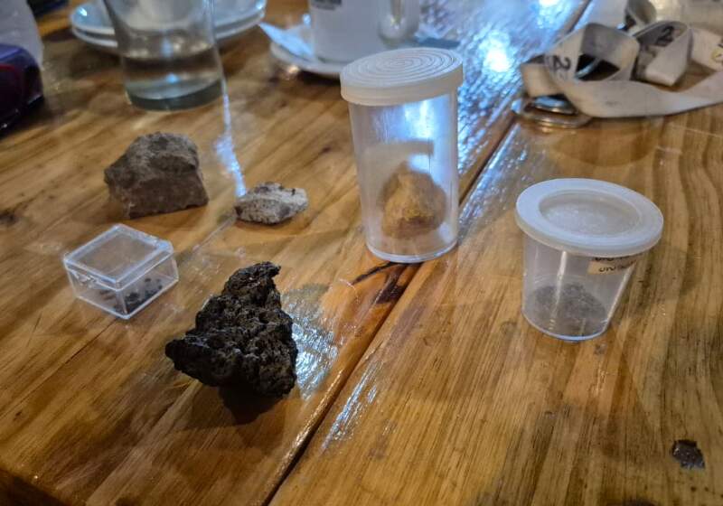 El encuentro reunió a vecinos interesados en fenómenos inexplicables, astronomía y arqueología.