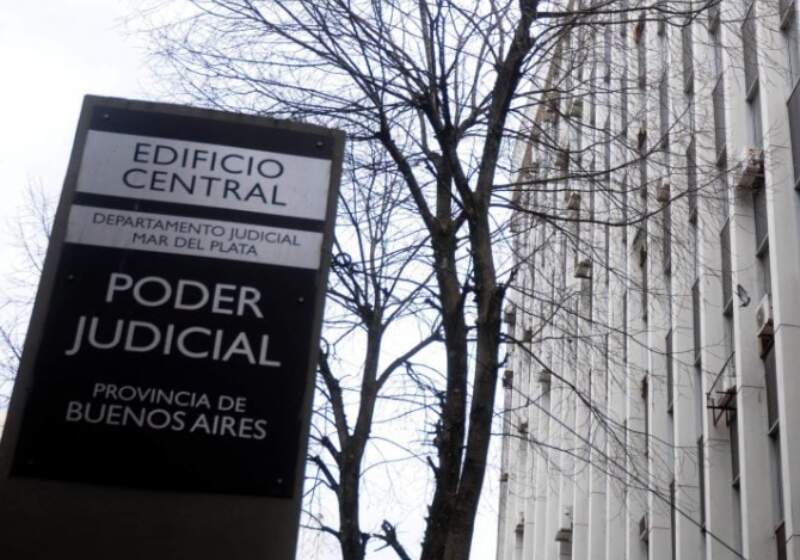La sentencia acreditó episodios reiterados de acceso carnal contra una menor de 13 años, sin embargo, permanece en libertad.